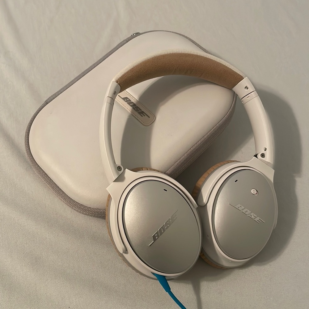 Bose QuietComfort 25 Noise Canceling Headphones